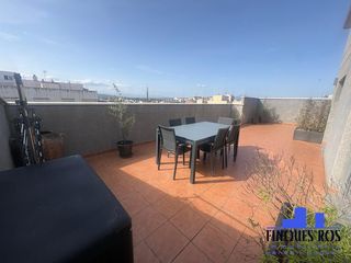 Pis a Casco Urbano. Moderno y luminoso atico en venta