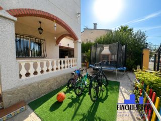 Reihenhaus in Cala Puntal. Encantadora casa con terreno en venta cerca del mar