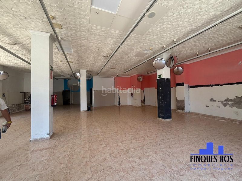 Foto 404cd58f-c87b-4c6a-b2be-47df48bd9980. Alquiler local comercial amplio y moderno local en alquiler en Vinaròs