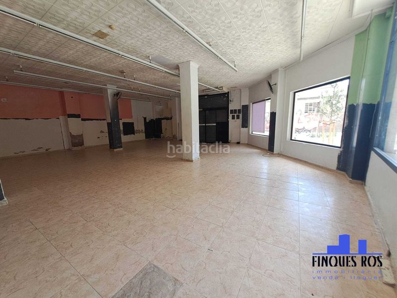 Foto b36a5b0a-5d34-4a9c-8c09-f3bb1d32ac6e. Alquiler local comercial amplio y moderno local en alquiler en Vinaròs