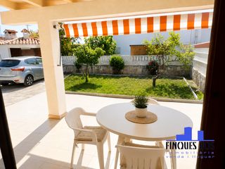Chalet in Boverals-Saldonar. Casa adosada cerca del centro