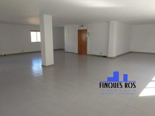 Office space in Casco Urbano. Altillo para oficina profesional