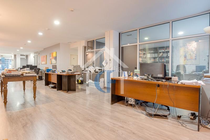 Foto e769609e-4a4b-41cc-b332-6761b4a86329. Local comercial a carrer de casp 144 a Fort Pienc Barcelona