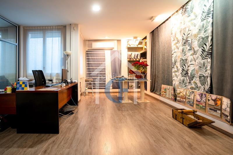 Foto 67c37ef0-f0ba-495e-baf8-9523134ef7b9. Local commercial dans carrer de casp 144 dans Fort Pienc Barcelona