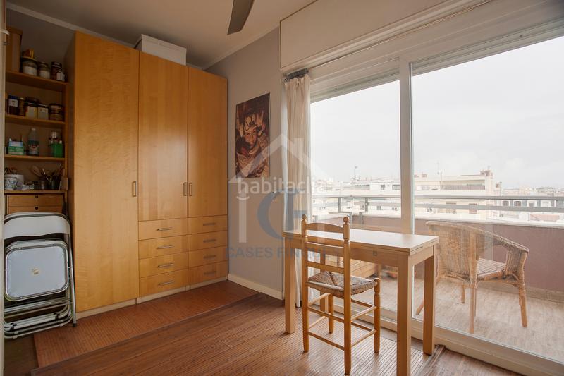 Foto 0f5d9586-72cf-4fa1-9ef0-6624f7765bb3. Piso  luminoso y reformado, con distribución funcional y acabados de primera calidad listo para entrar a vivir en Barcelona