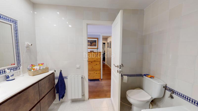 Foto c807b74b-701d-4903-849c-64a8a6835e71. Piso  luminoso y reformado, con distribución funcional y acabados de primera calidad listo para entrar a vivir en Barcelona