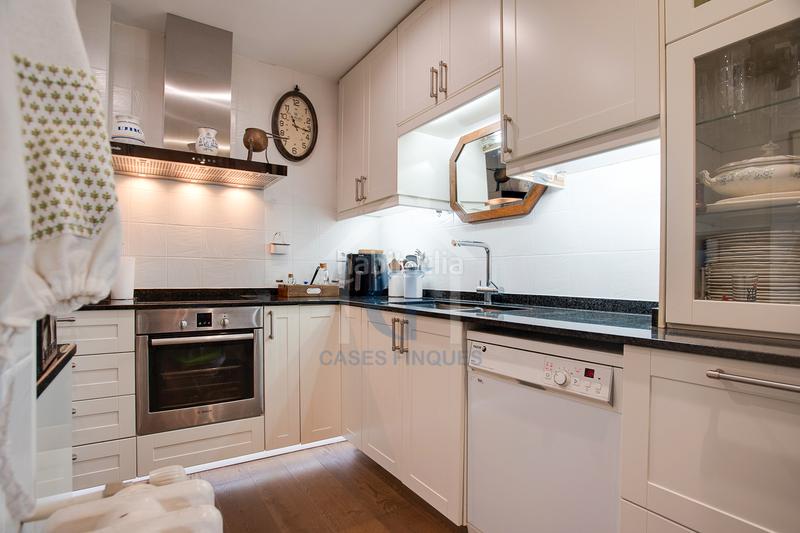 Foto d12667fa-2caa-4a2a-8eac-bc4ef81abde2. Piso  luminoso y reformado, con distribución funcional y acabados de primera calidad listo para entrar a vivir en Barcelona