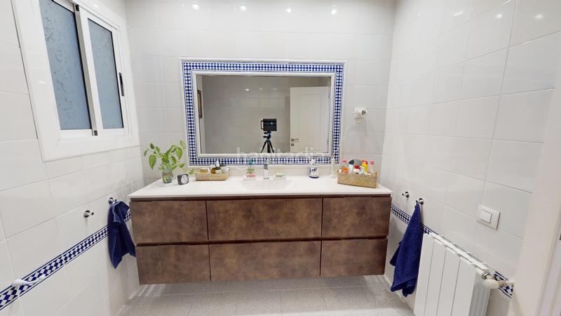 Foto ff2d3b73-bf32-4fc4-a5a5-8245a1cda904. Piso  luminoso y reformado, con distribución funcional y acabados de primera calidad listo para entrar a vivir en Barcelona