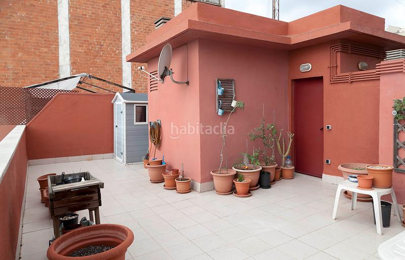 Foto 0321041e-5dfb-45e7-ae72-b1eb1739e7a6. Piso acogedora vivienda con encanto, situada en una zona tranquila . dispone de una agradable terraza privada ideal para re en Barcelona