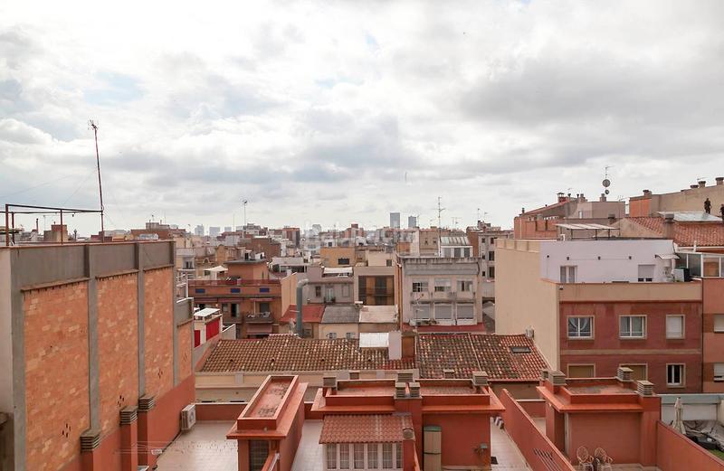 Foto 04854189-e4b8-4973-97a4-66ab9024aa36. Piso acogedora vivienda con encanto, situada en una zona tranquila . dispone de una agradable terraza privada ideal para re en Barcelona