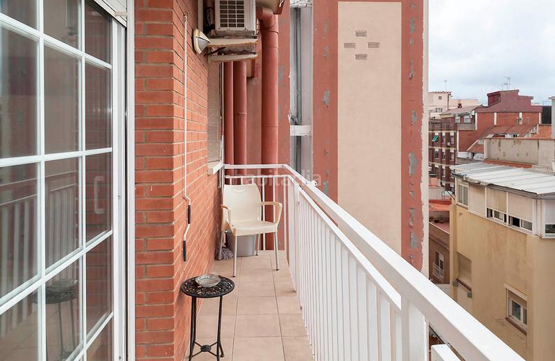 Foto 16391c8b-0e93-4f54-af2e-5c781727cc1e. Piso acogedora vivienda con encanto, situada en una zona tranquila . dispone de una agradable terraza privada ideal para re en Barcelona
