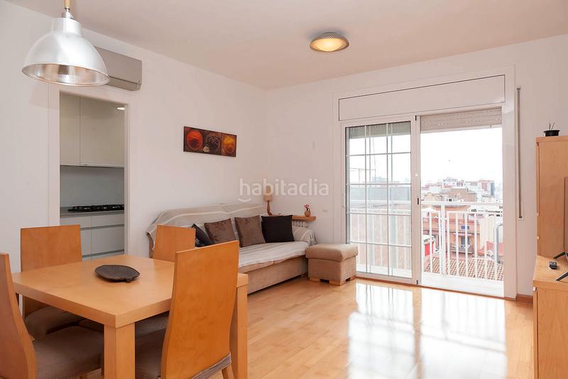 Foto 4884afe4-3201-477b-af4b-a2ae4b0eeaeb. Piso acogedora vivienda con encanto, situada en una zona tranquila . dispone de una agradable terraza privada ideal para re en Barcelona