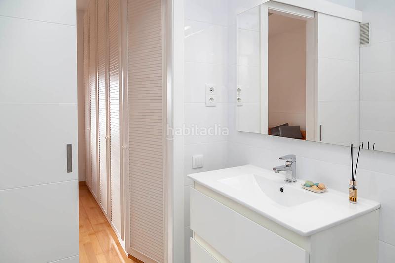 Foto 5309a213-4aea-4591-9dd6-9c302524f2fc. Piso acogedora vivienda con encanto, situada en una zona tranquila . dispone de una agradable terraza privada ideal para re en Barcelona
