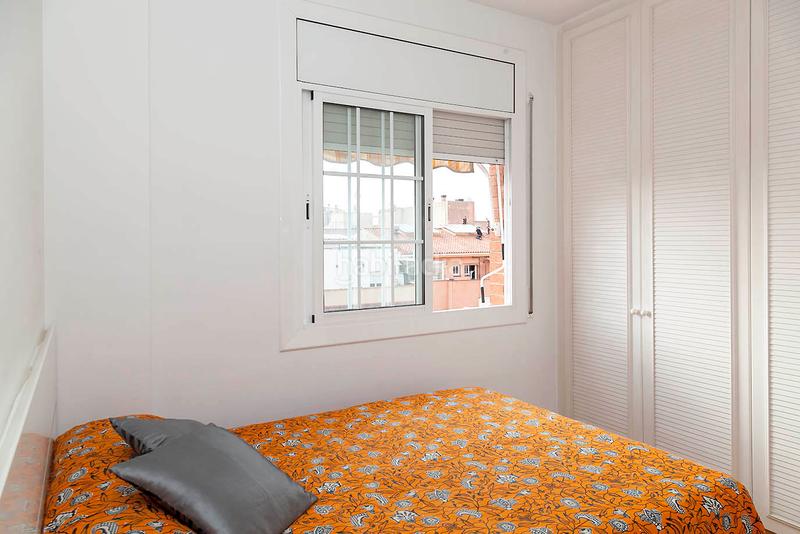 Foto 99dae6a0-5d0b-4758-9a1f-f5720eae8252. Piso acogedora vivienda con encanto, situada en una zona tranquila . dispone de una agradable terraza privada ideal para re en Barcelona
