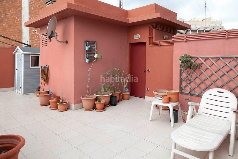 Foto 9d00add1-aa2d-4940-b12c-99d54ebfbcfd. Piso acogedora vivienda con encanto, situada en una zona tranquila . dispone de una agradable terraza privada ideal para re en Barcelona