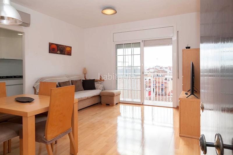 Foto b2534d3c-b250-4977-8685-80b5225ad868. Piso acogedora vivienda con encanto, situada en una zona tranquila . dispone de una agradable terraza privada ideal para re en Barcelona