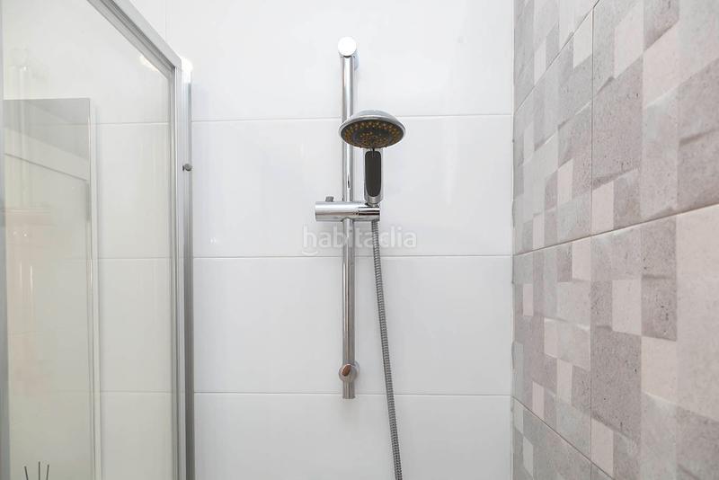 Foto d6f0157f-657c-48f4-a2ff-9fc2c30fdcf3. Piso acogedora vivienda con encanto, situada en una zona tranquila . dispone de una agradable terraza privada ideal para re en Barcelona