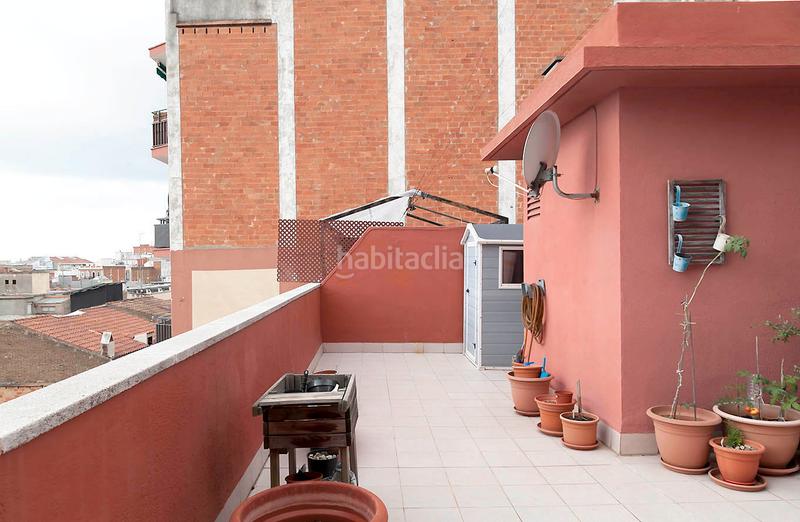 Foto ee5fc13f-3e35-43b3-9db7-6a844bbc2f95. Piso acogedora vivienda con encanto, situada en una zona tranquila . dispone de una agradable terraza privada ideal para re en Barcelona
