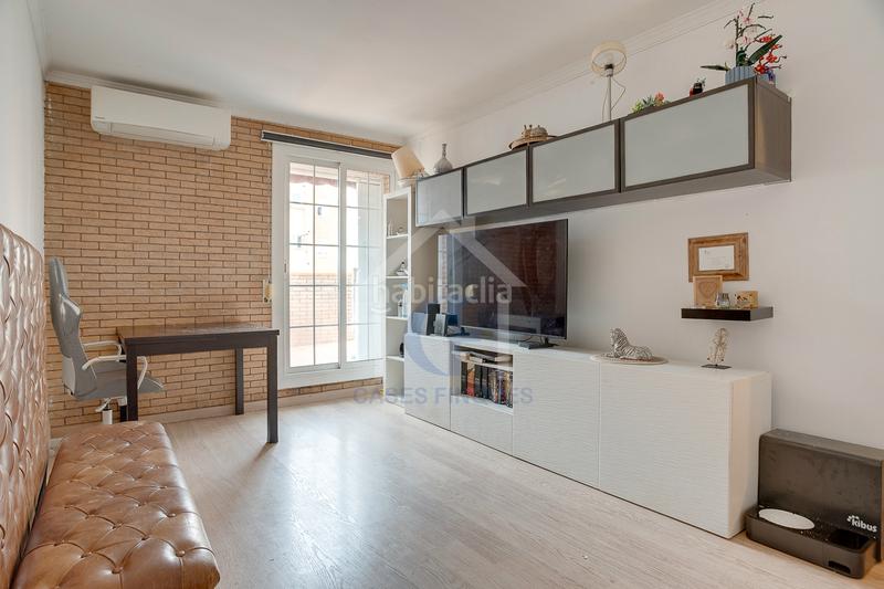 Foto 6587ba1a-980b-4bb2-a757-34ca3f16412d. Àtic amb calefacció a Llatí Santa Coloma de Gramenet