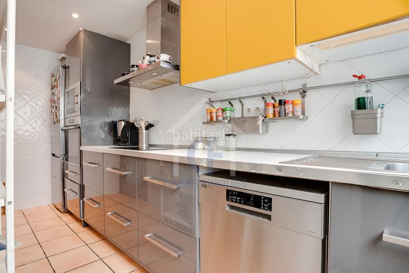 Foto bb874cfa-412c-46d6-ace7-f4c3f13266f1. Àtic amb calefacció a Llatí Santa Coloma de Gramenet