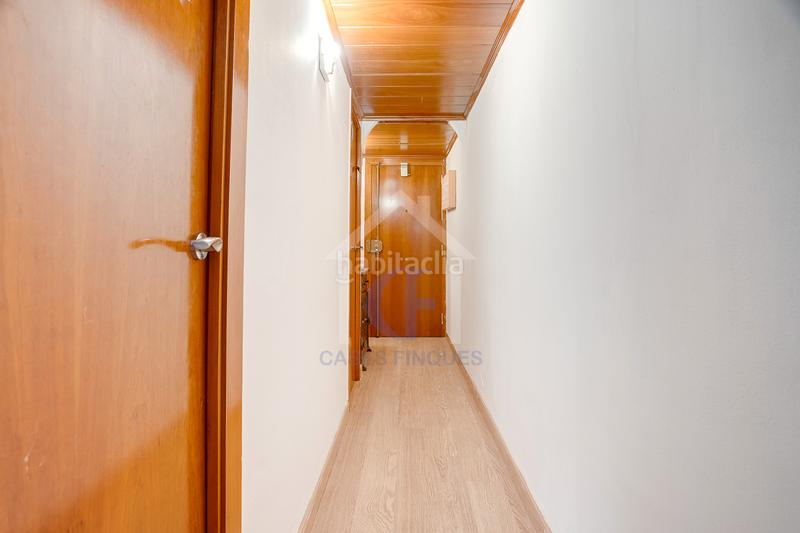 Foto de821a50-c06e-4f23-91b5-8c2dae15725c. Àtic amb calefacció a Llatí Santa Coloma de Gramenet