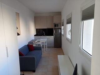 Pis  Carrer de roger de flor. Estudio reformado de 30 m2 en quinta planta, muy luminoso y list