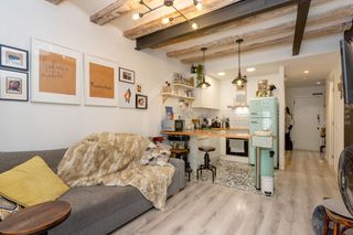 Flat  Carrer d'en robador. Combina historia, confort y diseño en el corazón cultural de bar
