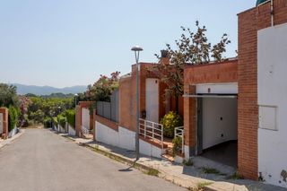Xalet a Bellaterra. Arquitectura contempor�nea, privacidad absoluta y monta�a a 20 d