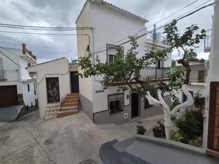 Haus in Guaro. **casa de pueblo en guaro - encanto y comodidad en el casco anti