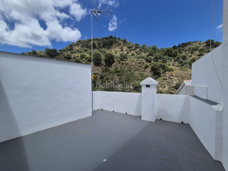 Foto 2d8e85dd-8908-4827-a15c-f04a2dc7fd0b. Casa adossada amb xemeneia calefacció a Tolox