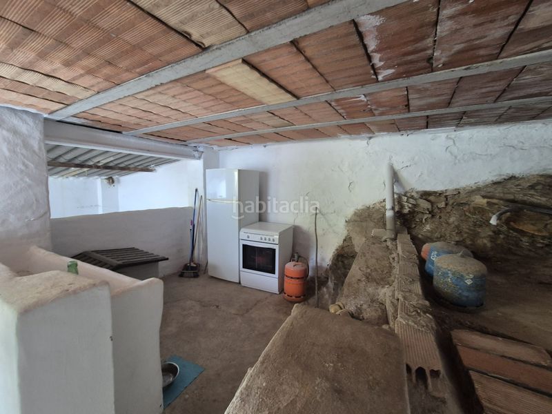 Foto 40fa8470-f7f8-4eb9-8253-bfb18174191b. Casa adossada amb xemeneia calefacció a Tolox