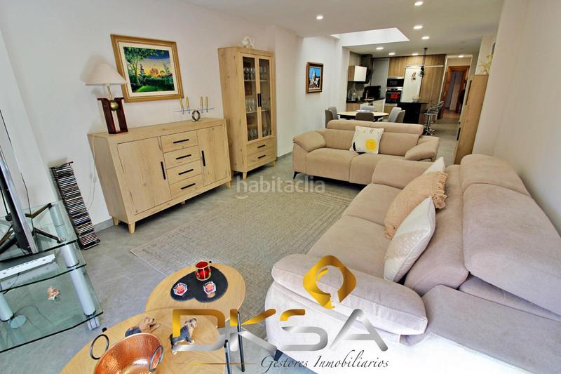 Foto 0538e6f5-f8e4-45e0-8bca-837e26ca0535. Casa amb calefacció aparcament a Centro Almazora / Almassora