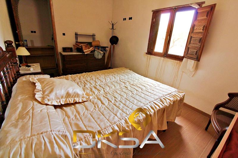 Foto 435941ba-39ff-4e4c-a822-a290718e65b1. Masía en poligono 9 402 amplia masía con 3 viviendas y mucho terreno en montalba en Vall d´Alba