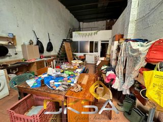 Haus  Atzeneta. Cocherasolar urbano con posibilidad de vivienda en calle atzenet