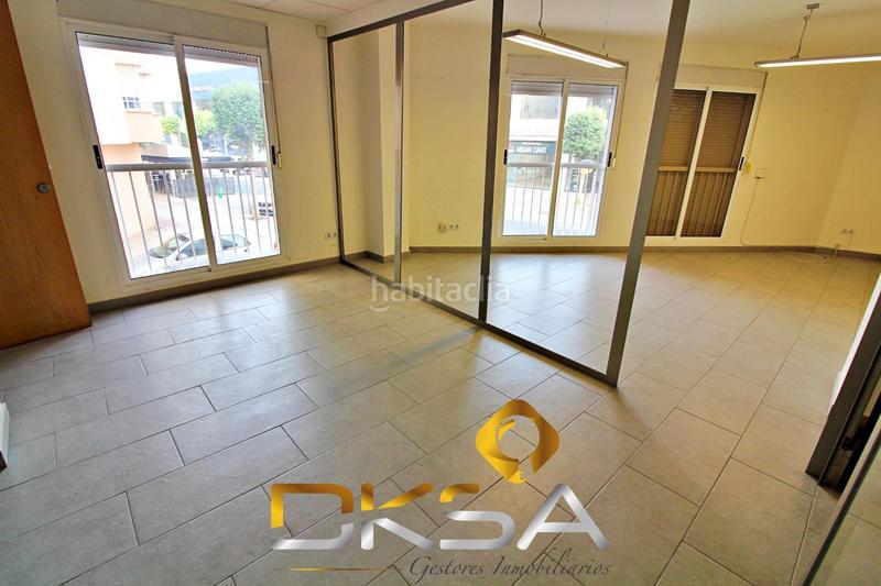 Foto 218db480-c784-4091-b7a9-b8780271df4f. Local comercial  en entresuelo, esquinero en ausias march, vilareal en Villarreal / Vila - real