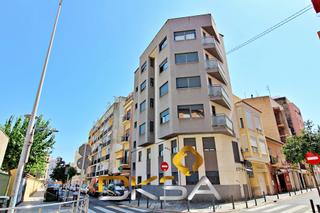 Location Appartement  Calle hermanos villafañe. Precioso piso esquinero de reciente construcción en venta, caste