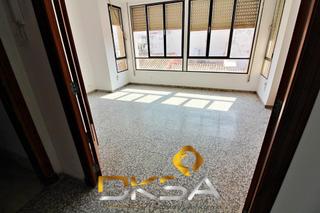 Etagenwohnung  Calle encarnacion. Piso para reformar parcialmente en el centro de burriana