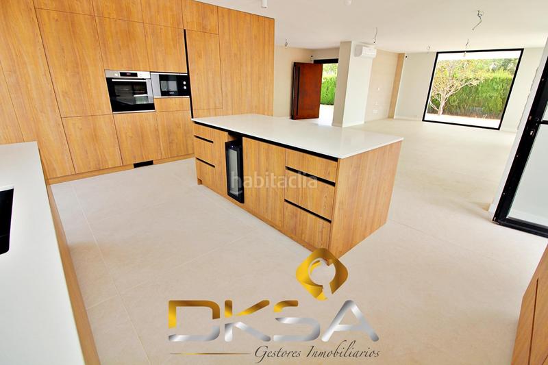 Foto 421f92c8-7f86-4455-b40f-4b9c00c32453. Chalet espectacular chalet reformado, nuevo a estrenar en la calle cabanes de benicasim en Benicasim / Benicàssim