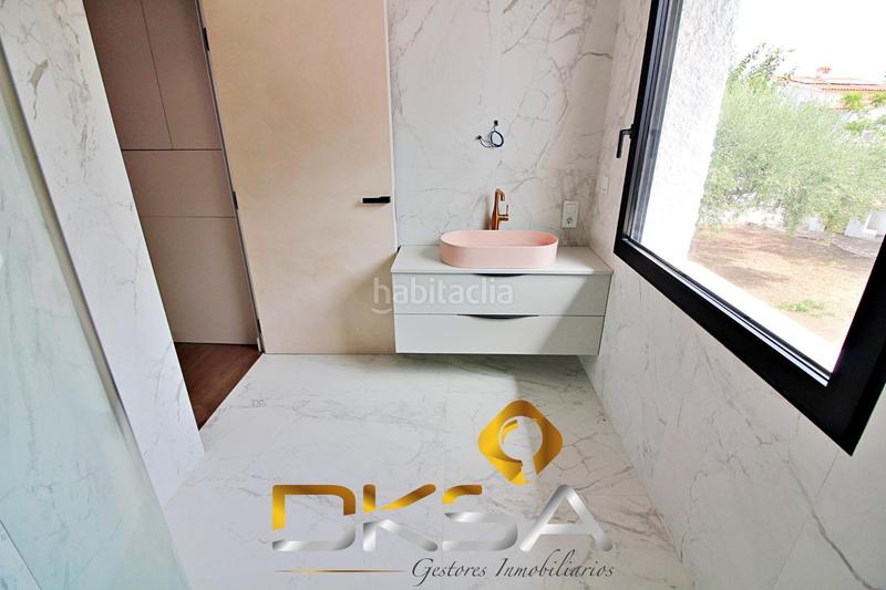 Foto 46f11d7f-cec2-4def-9384-9a46b5175f2d. Chalet espectacular chalet reformado, nuevo a estrenar en la calle cabanes de benicasim en Benicasim / Benicàssim