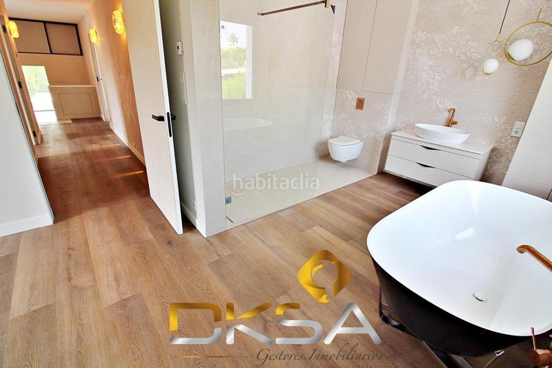 Foto 4b9fc4b0-70e8-4eb4-a542-b9684dd59d93. Chalet espectacular chalet reformado, nuevo a estrenar en la calle cabanes de benicasim en Benicasim / Benicàssim
