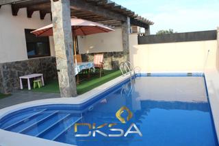 Casa aparellada a Costur. Calidad de vida, a un paso de todo...