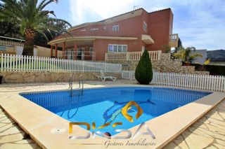 Chalet  Calle dels traginers. Imponente chalet en venta en oropesa
