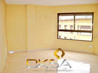 Etagenwohnung  Calle herrero. A la venta amplio piso en la calle herrero de castell�n