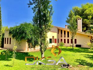 Chalet  Avenida moreras las. Espectacular chalet con piscina y parcela de 2.504 m2 en el pant