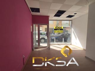 Casa en Centro. Espléndida casa, céntrica, con local comercial.