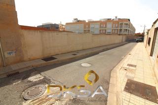 Terreny residencial  Madrigal. Terreno urbano con 548m2 listo para construir en calle madrigal,