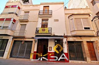 Édifice  Major. Casa con local comercial en venta en pleno ayuntamiento de vilar