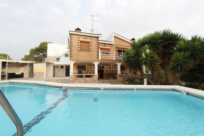 Foto b61beda1-18a2-43ab-b46c-335774a1fdc9. Casa amb calefacció aparcament piscina a Cumbres de Calicanto Torrent