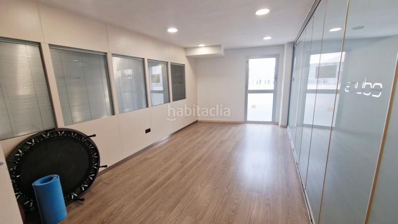 Foto d8f1ee98-3131-4bd7-bbdb-61bcbd7ba19f. Local comercial entrasuelo en venta en zona Piscinas en Villarreal / Vila - real