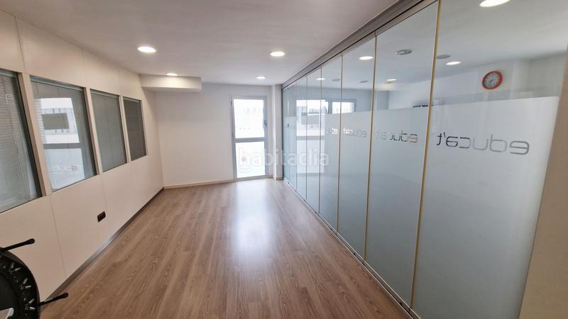 Foto ed24475e-a198-48d1-8cfb-a3f67b43e981. Local comercial entrasuelo en venta en zona Piscinas en Villarreal / Vila - real